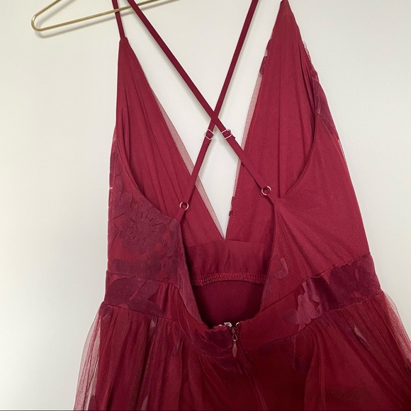 Showpo.💃🏼Size S Marissa Velvet Applique Tulle Plunge Maxi Dress in Wine - Picture 11 of 12